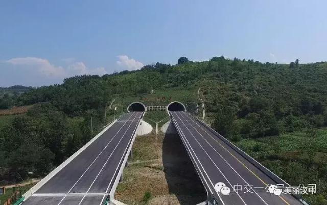 宝汉高速公路最新动态与小巷特色小店的惊喜之旅