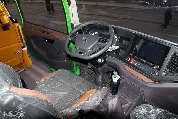 陕汽轻量化自卸车引领科技运输业,开启未来生活新篇章