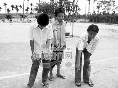 特定时代背景下的文化印记，罚跪挨打的电视剧