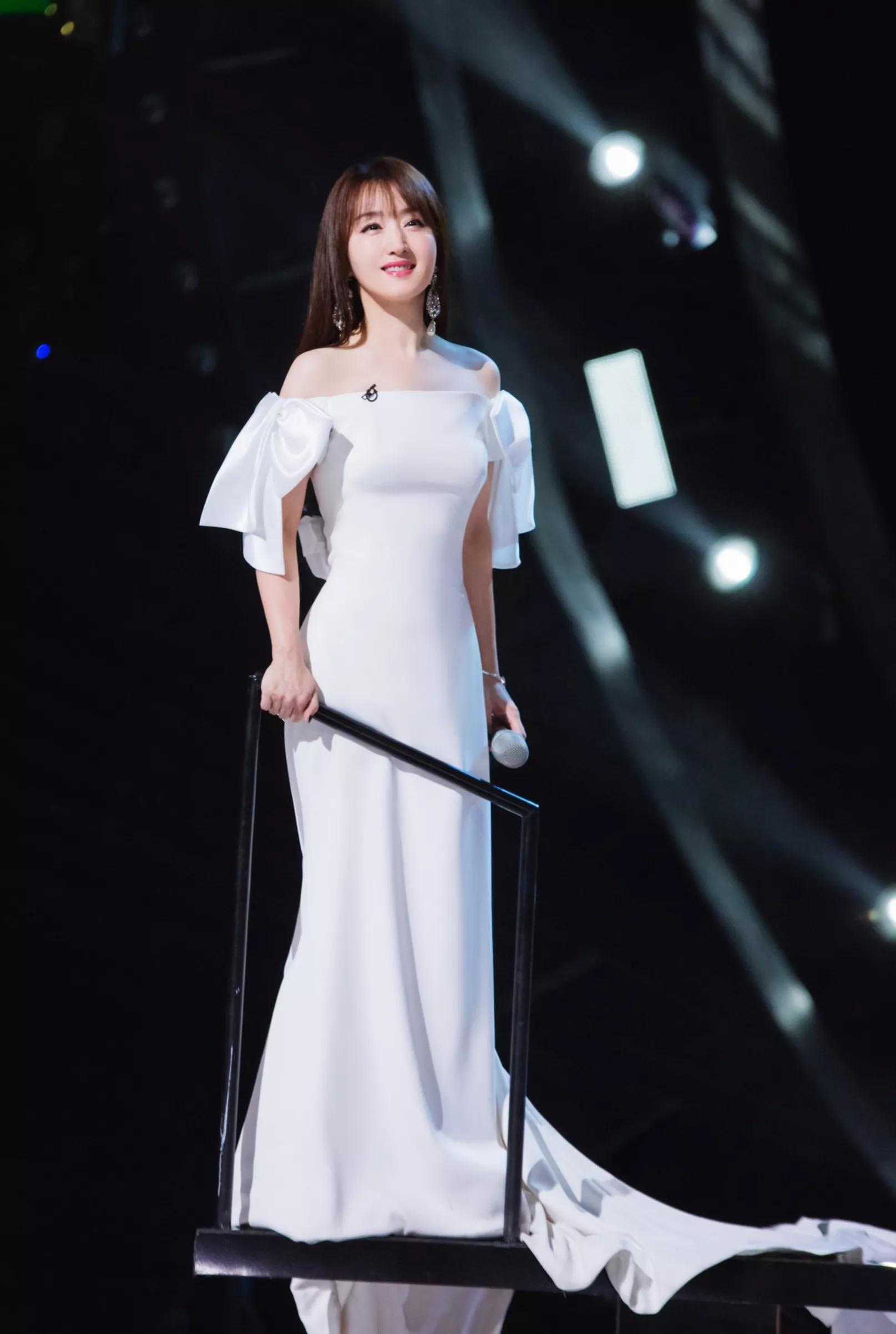 杨钰莹最新写真集，多维展现的风格与魅力