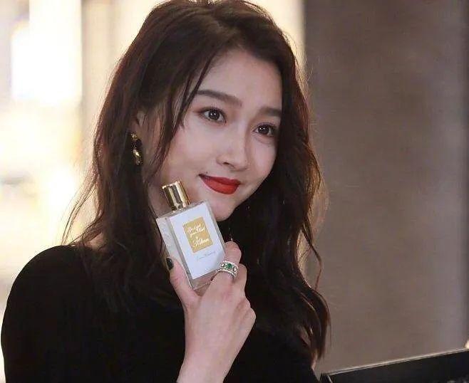 胖女神逆袭！自信闪耀时刻，见证又胖女明星的华丽转身之路
