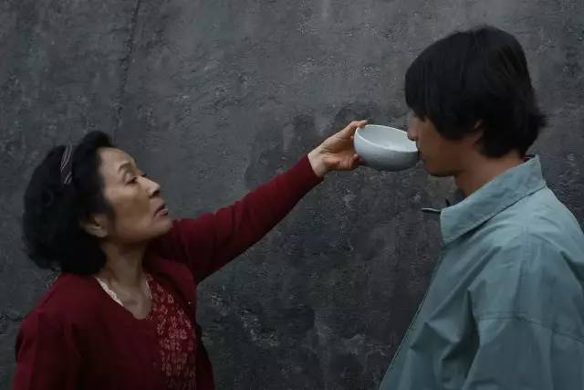 母爱电影，爱的纽带，家的温馨与情感的交织