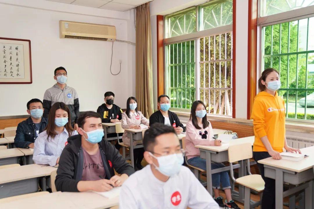 最新学生疫情背景下，逆风翱翔，学习之光照亮前行之路