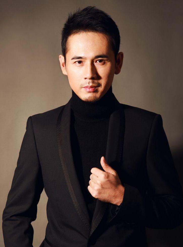 内地中年男演员，巷弄中的宝藏韵味与独特生活风采
