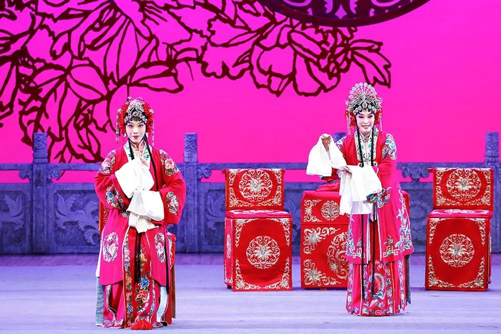 马月演员，星光下的日常温馨时刻