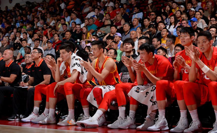 中国男篮比赛直播，篮球之旅与自然美景的融合，探寻内心宁静与平和的篮球盛宴