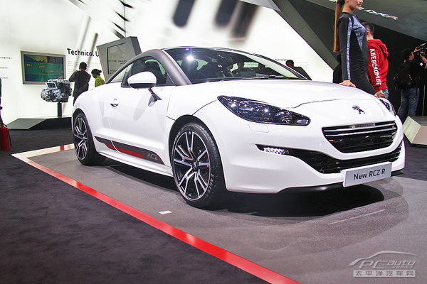 标致最新跑车亮相,与自然美景的浪漫相遇