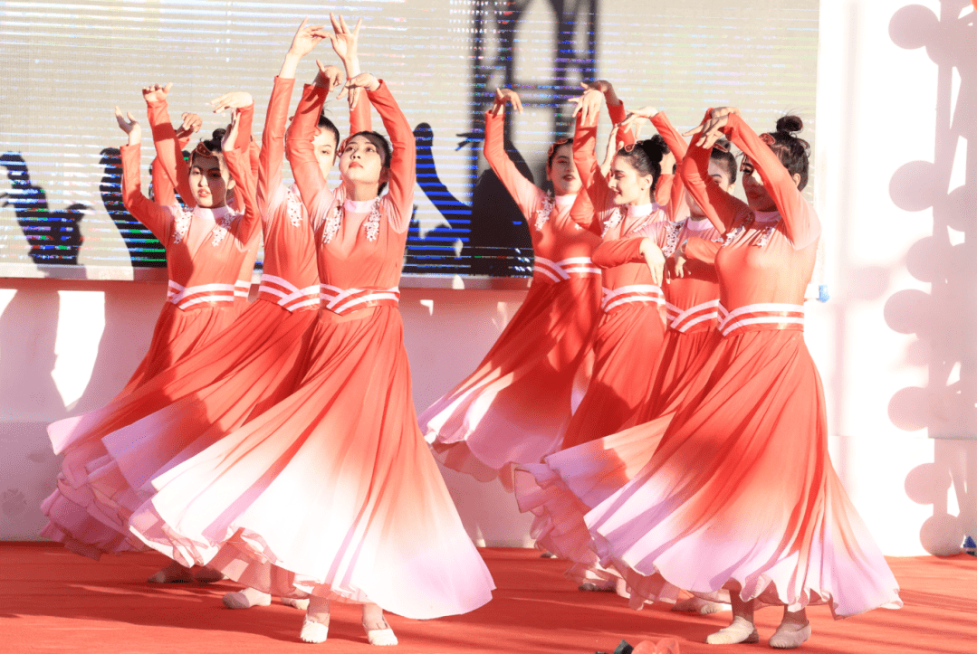 最新集体舞,舞动中的情感纽带