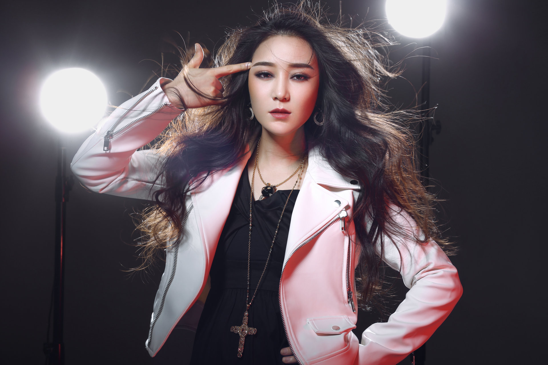 龙梅子最新歌曲,音乐之旅的新里程碑,引领潮流风潮!