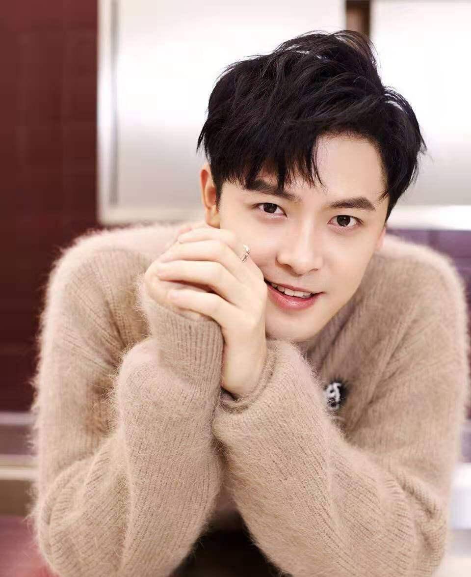 付辛博新剧闪耀荧屏,时代之光照亮演艺之路