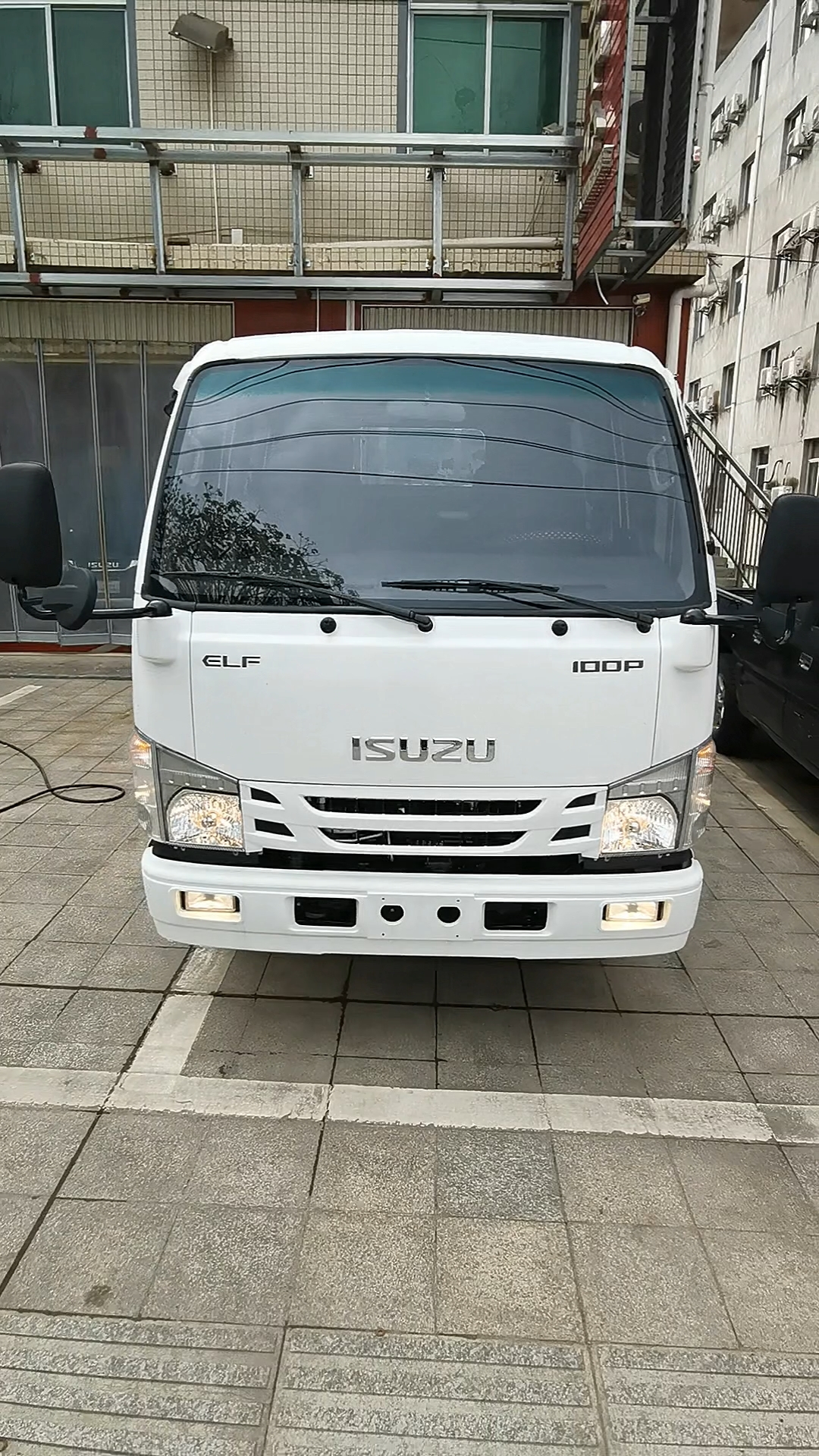 最新五十铃面包车,小巷中的隐藏之宝