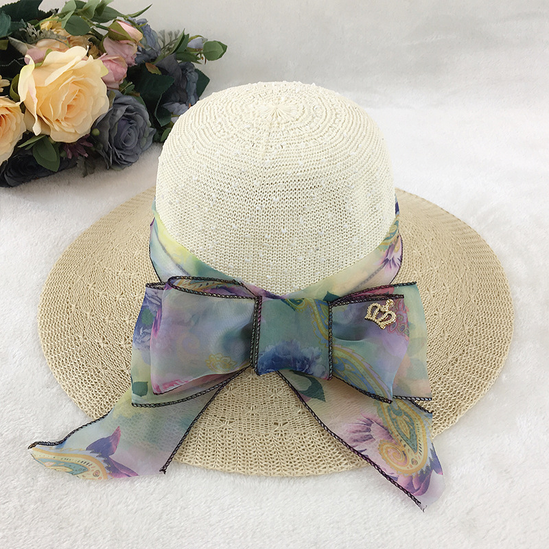 时尚潮流必备,最新丝带帽展现个性风采