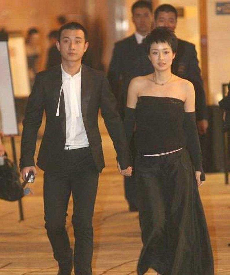 马伊利与文章最新动态，深刻影响下的最新消息揭秘