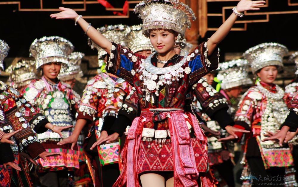 苗族舞蹈服装最新款，科技与艺术的融合之美