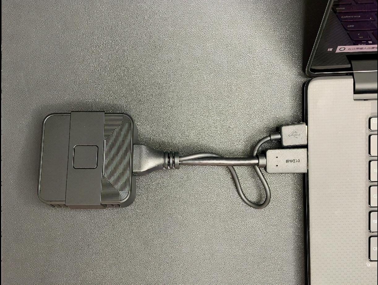 旧手机变身创新之光,最新改装投影仪展现技术与自信的魅力