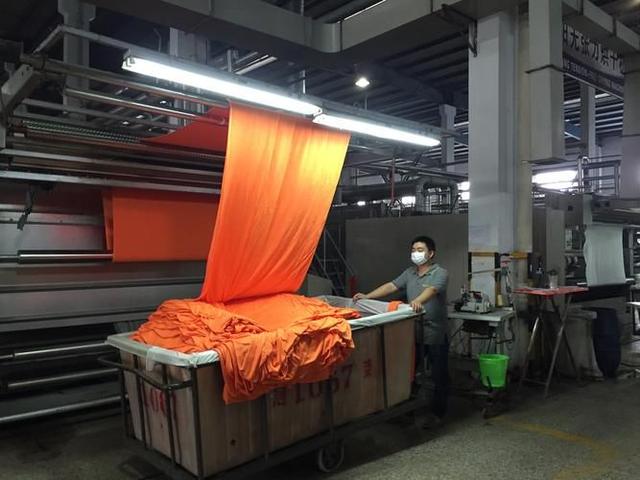 印花浆房调色师,寻找色彩的魔法师,启程职业与友情的双重之旅