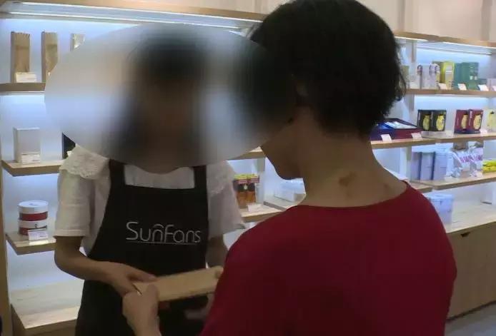 小彤热线最新一期聚焦热点新知传递，深度解读时事热点