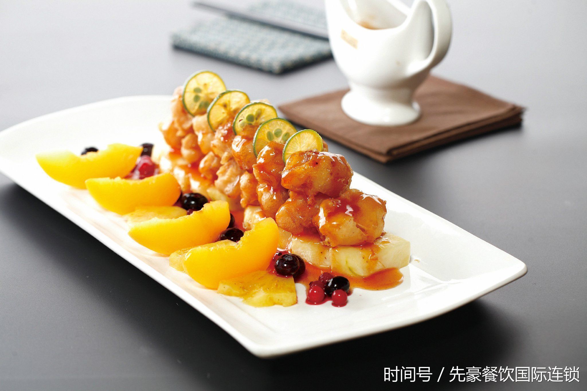 粤菜小炒，自然美景与味蕾之旅的双重探索，宁静与平和的美食体验图片分享