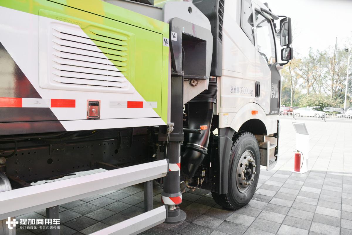 中联吊车12吨最新款，吊装巨擘，时代之选