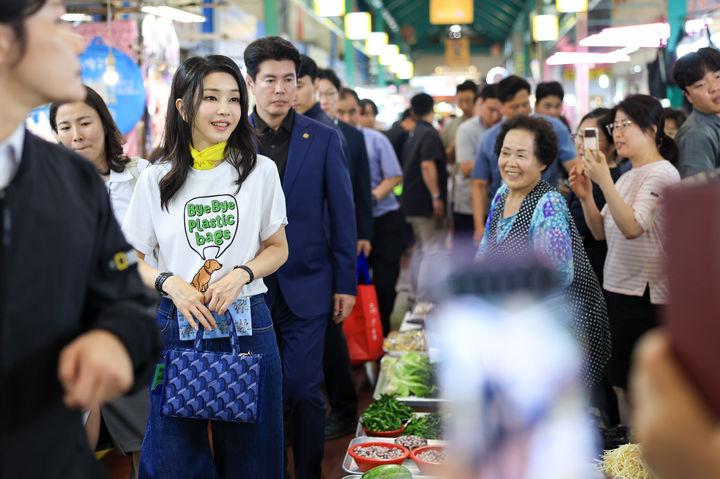 青春热血校园传奇,捡个校花做老婆最新章节揭秘