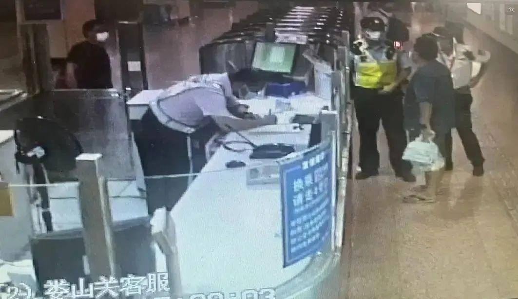 最新走失男孩最新消息揭秘,小巷深处的神秘小店寻踪之旅