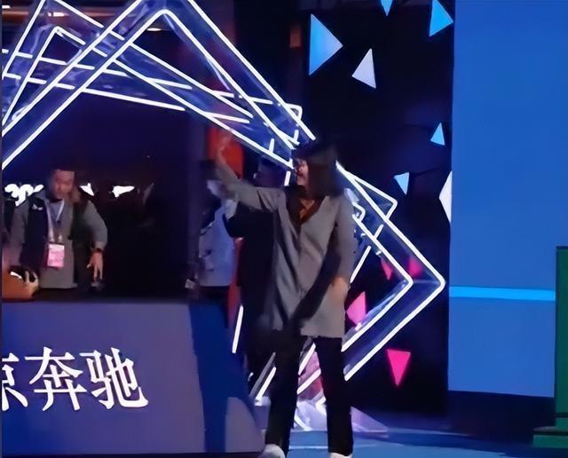 郎平新职务亮相,中国体育传奇人物再度闪耀舞台