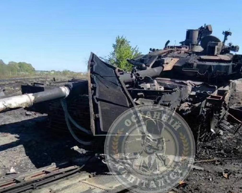 现代最新坦克震撼登场，钢铁巨兽引领新时代！