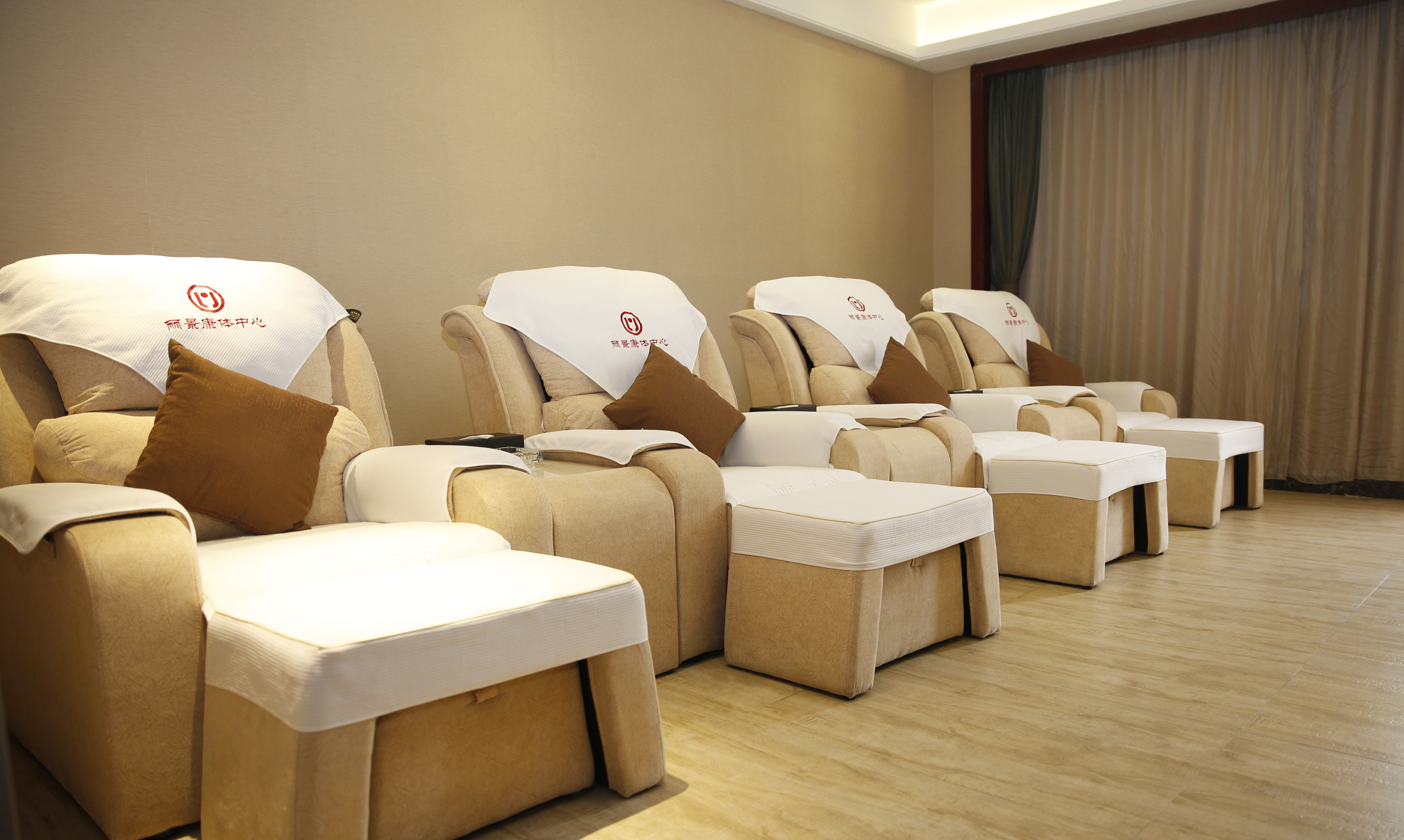 最新足疗技术，极致放松的极致享受体验