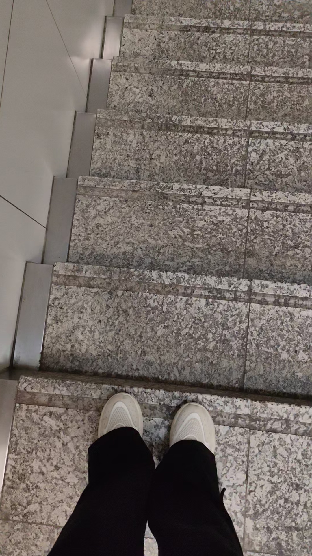 解锁下楼梯新姿势，最新下楼梯技巧