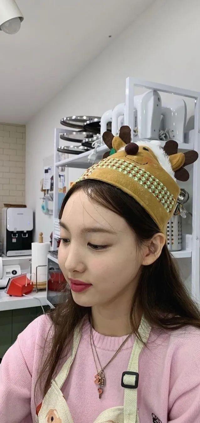 林娜琏冬季最新壁纸,温暖如初的美丽依旧展现魅力风采