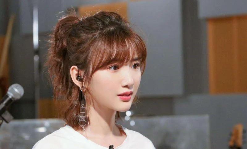 三十而已毛晓彤展翅翱翔,励志人生的自信与成就感新篇章