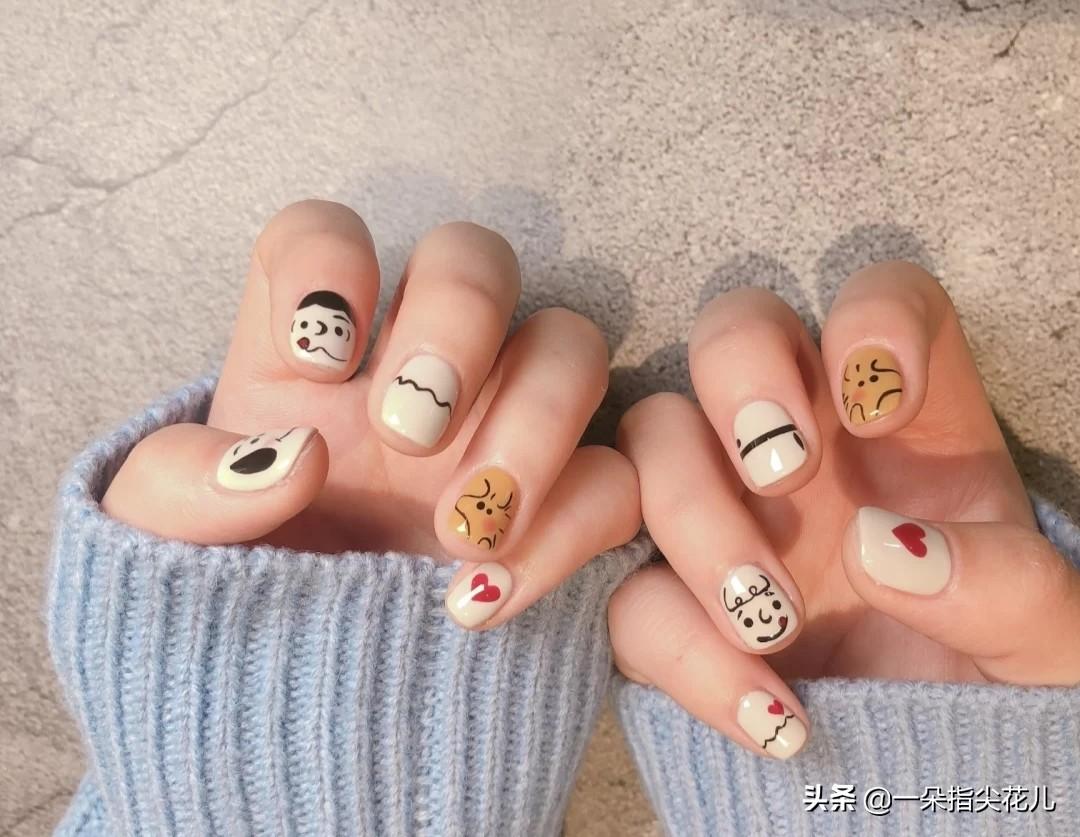 最新款美甲短,时尚潮流的瞬息万变