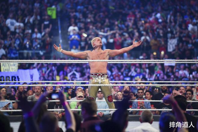 美国最新WWE摔角比赛，热血荣耀的舞台之战