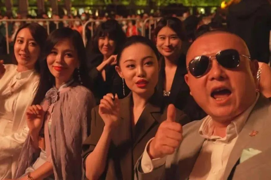 伍林风最新动态引领时尚新浪潮,潮流新纪元启幕!