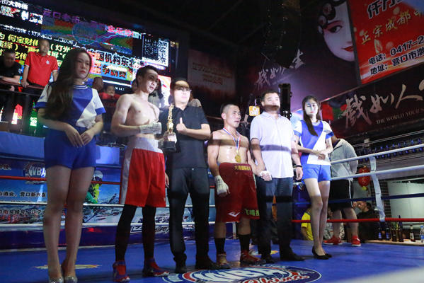 最新拳击冠军争霸赛,热血舞台展现自信与成就感的较量