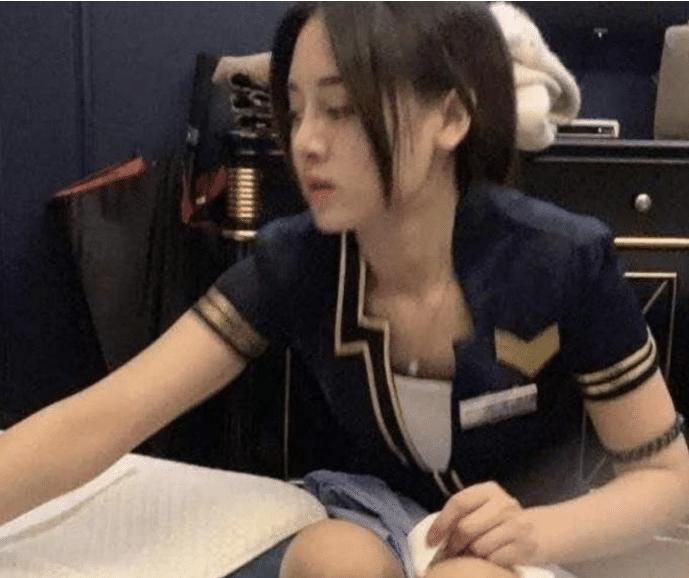热巴最新图片，小巷深处的独特风情小店风采