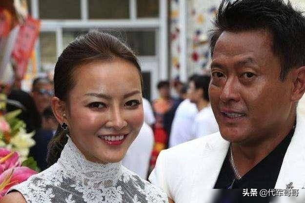 港剧男演员探寻小巷隐秘宝藏的神秘之旅