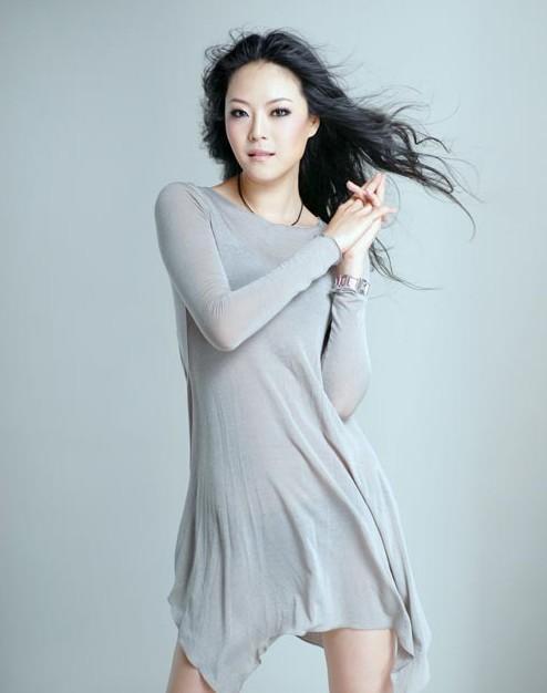 马睿菈与大自然的最新亲密约会动态