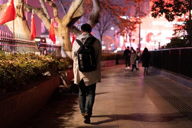 最新广场舞迷茫爱步伐展示,舞动中的情感迷离