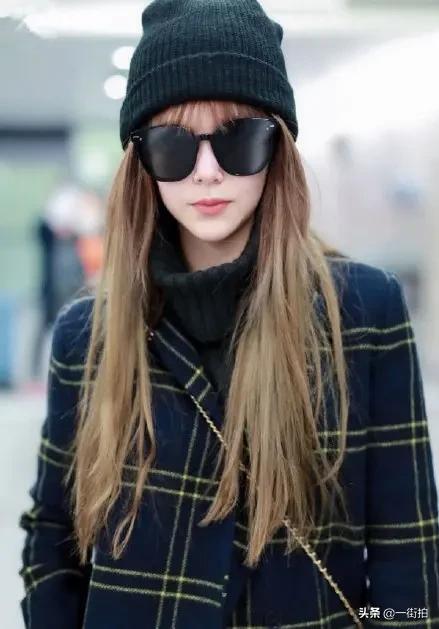 短发高中生风采与智能生活体验机的揭秘展示