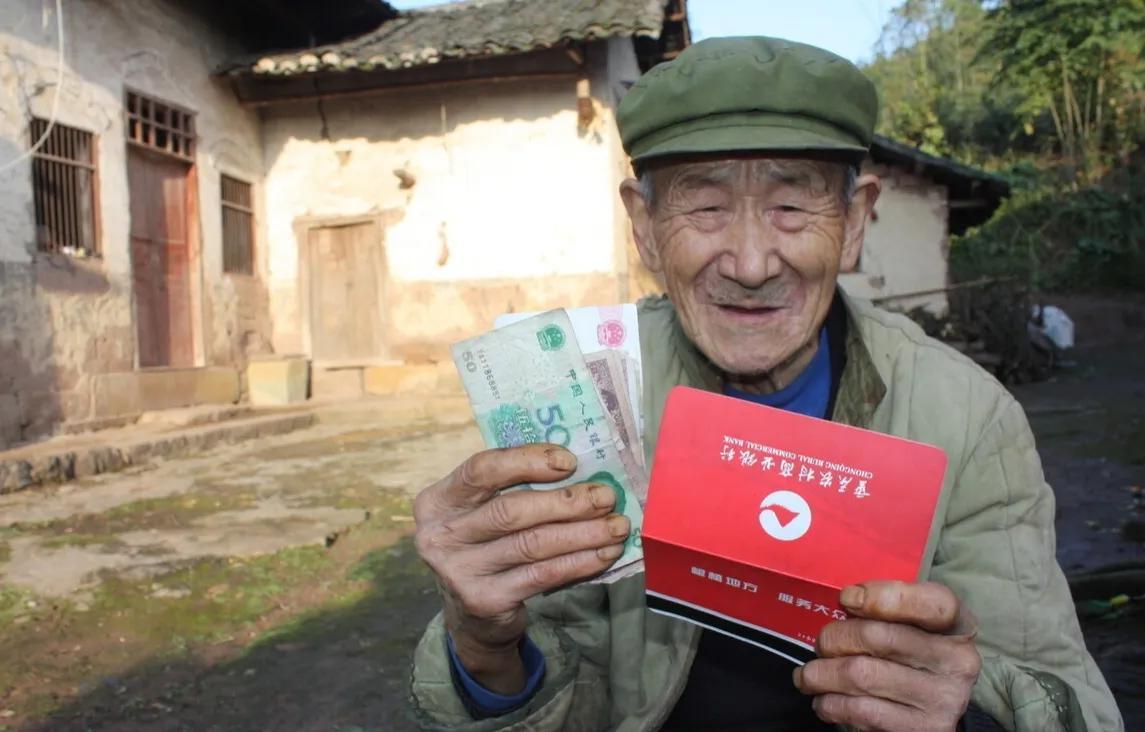 老一辈男演员的魅力，岁月中的追求与力量，60岁后的辉煌人生