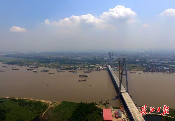 青山长江大桥最新动态,桥上的奇遇与家的温暖传递温暖与希望