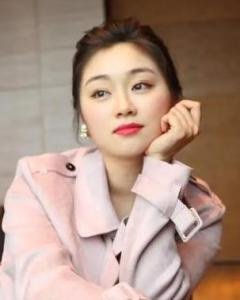 演员邸,演艺之路的闪耀之星