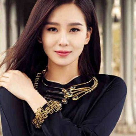 名字带子的明星与他的明星朋友圈的温馨日常快照