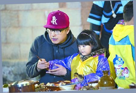 爸爸去哪儿第五季最新动态及小巷深处的特色小店探秘