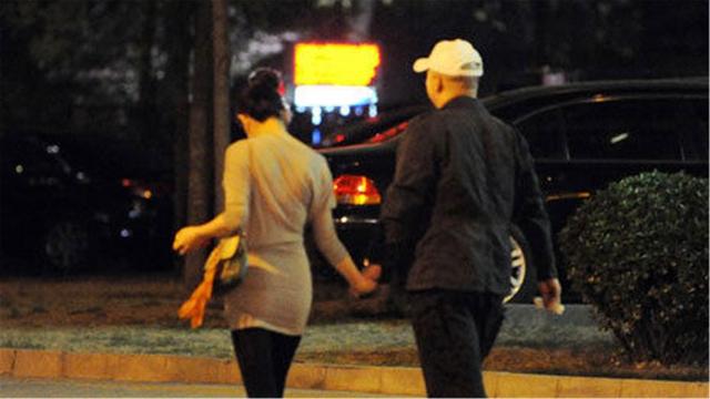 最新街头亲吻事件,科技打造未来之恋的浪漫时刻