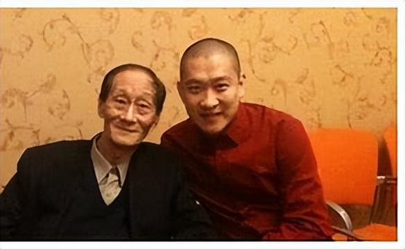 说相声的女演员遇上高科技,颠覆传统,开启智慧相声新纪元