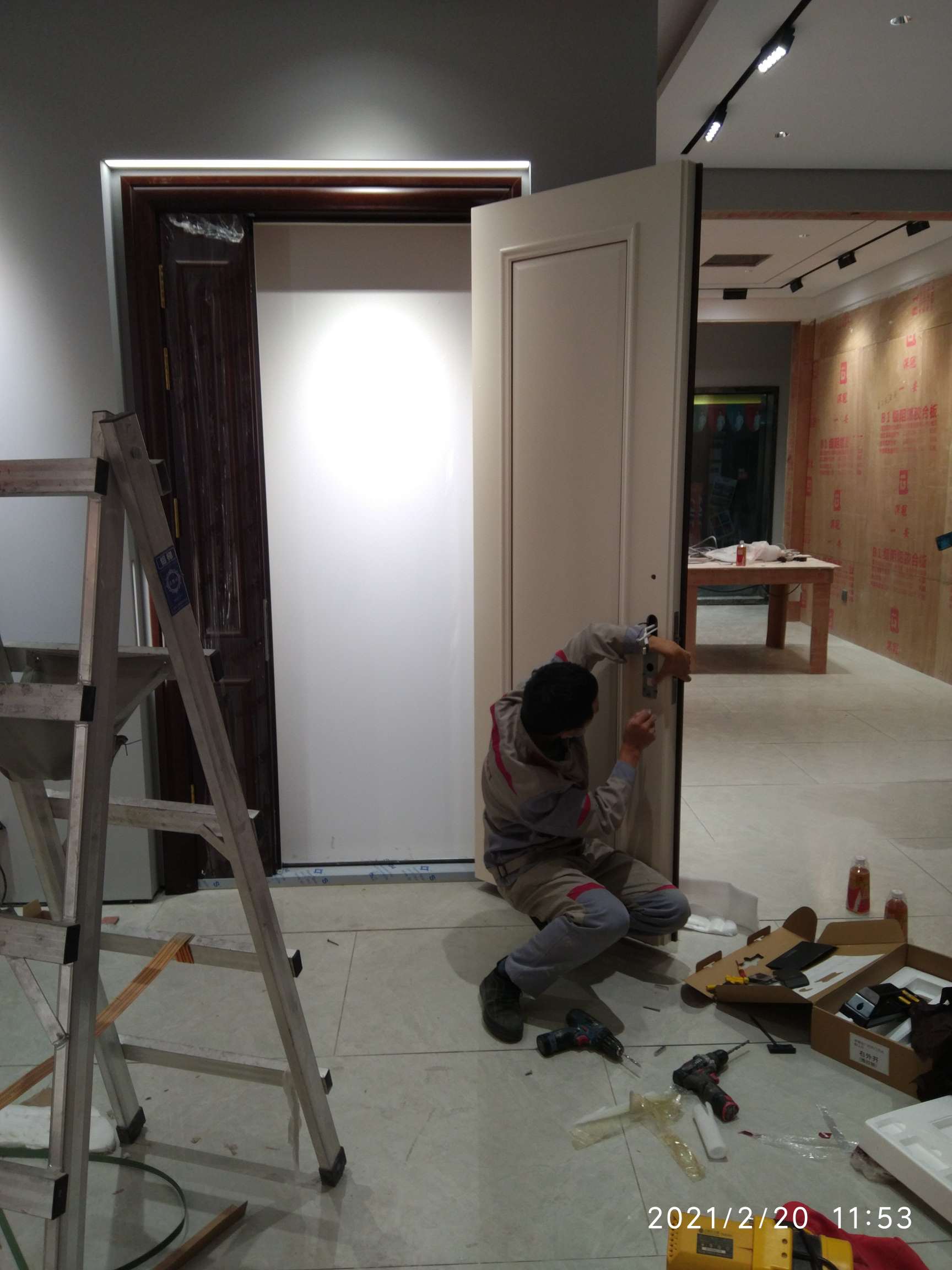 启程寻找心灵宁静与自然馈赠的木门安装工匠招募启事