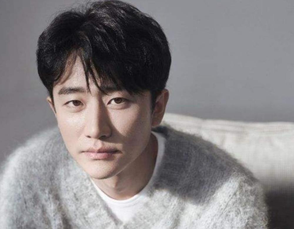 何匡新恋情曝光,日常温馨与爱的纽带展现浪漫风采