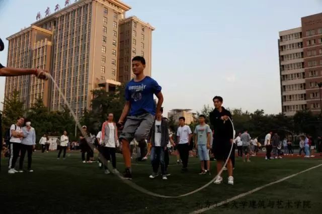 跳大神比赛,欢笑与爱的较量盛宴